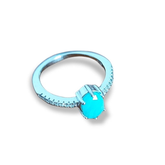 Size 5 | Emrald Silver Ring, New - Picture 3 of 4